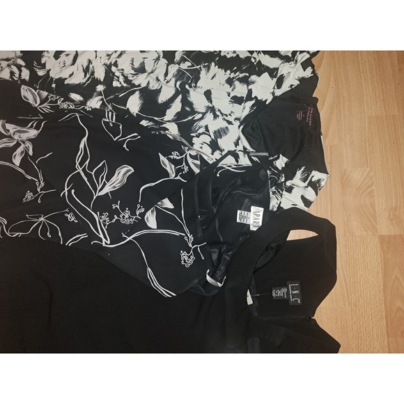 SPRING SALE! Three Sz 8 Beautiful Black-White Lightweight dresses- LOT 4 - Picture 9 of 10